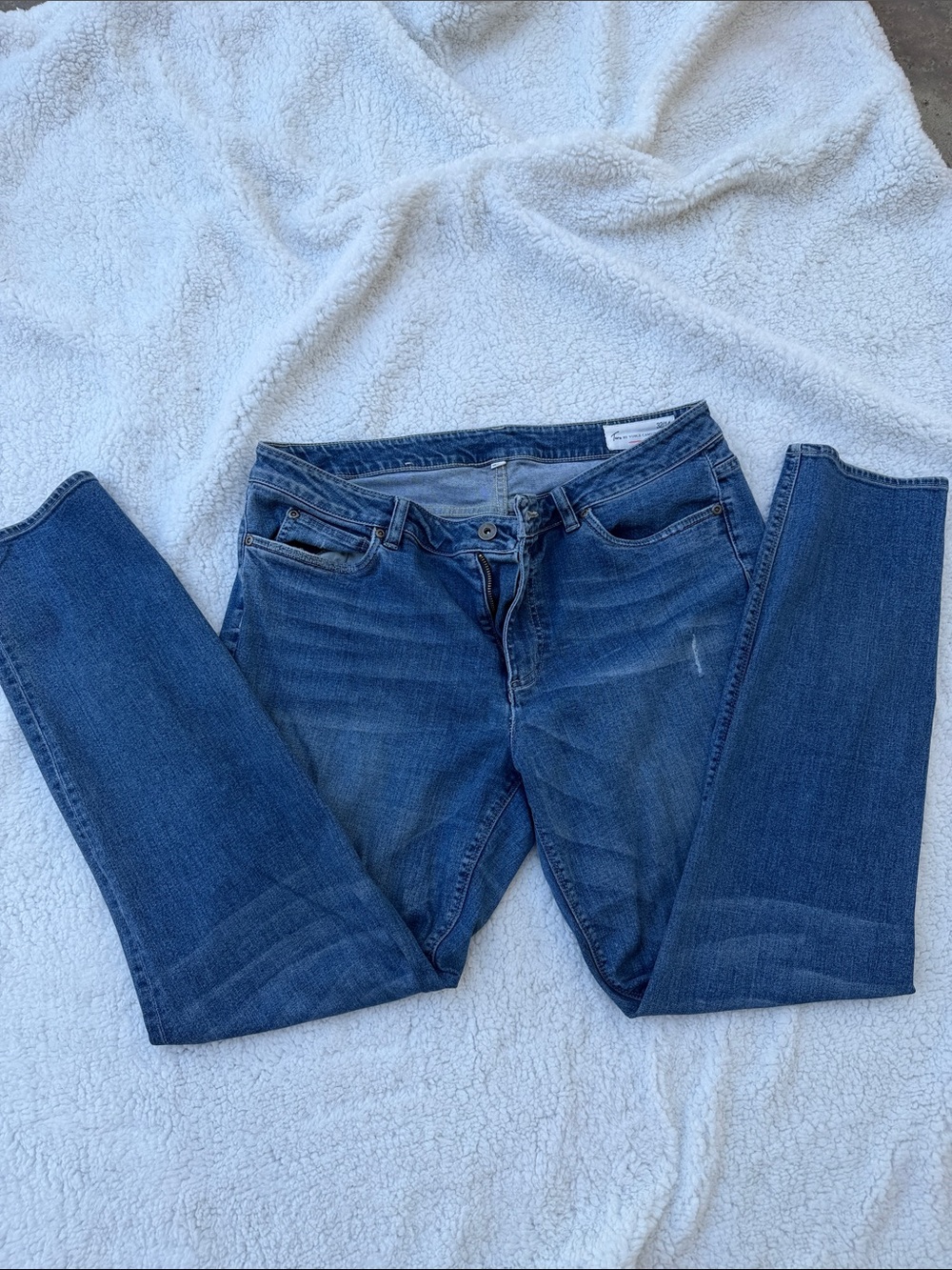 Two by Vince Camuto Women's Skinny Jeans in Medium Blue Wash